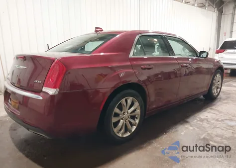 2017 Chrysler 300 Limited Awd z USA, uszkodzony, nr VIN 2C3CCARG7HH526986